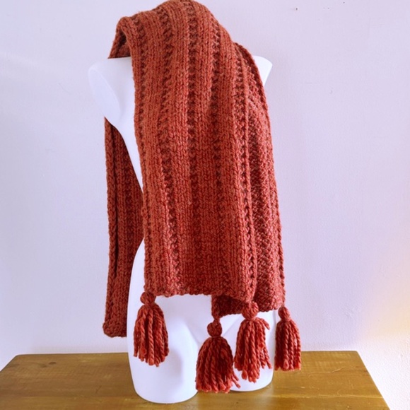 Extra-long, hand-knit scarf in alpaca-acrylic blend - Picture 4 of 15